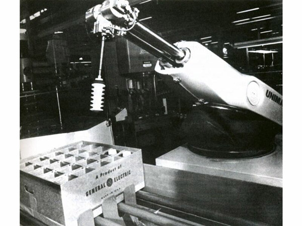 آنیمت اولین ربات صنعتی