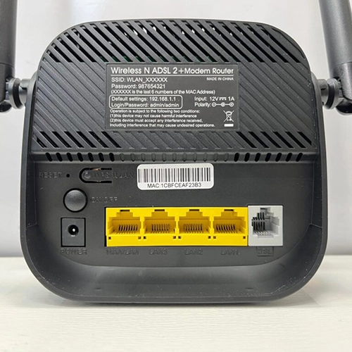 نمای نزدیک درگاه‌های کی لینک ۱۲۴ اس