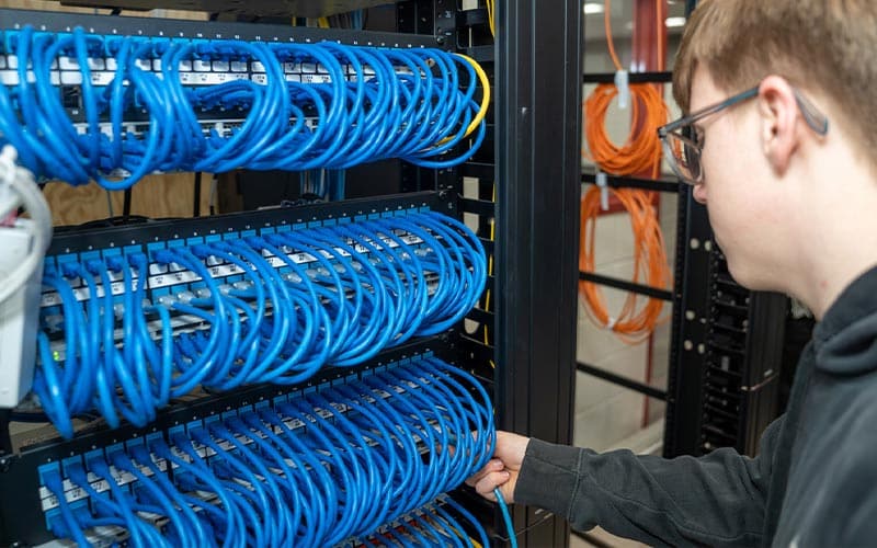 مقایسه برندهای معتبر سوییچ و سرور