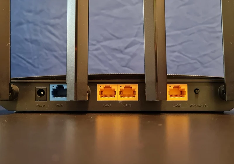 درگاههای پشتی روتر AX12